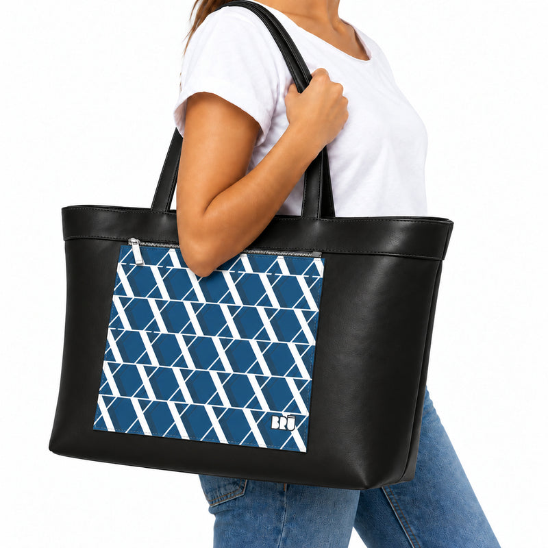 Borsa Biggy | Black – Rome Edition Blue – indossata