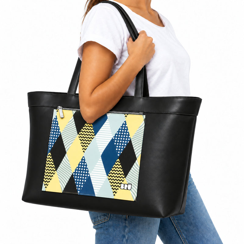 Borsa Biggy | Black – Venice Edition Blue – indossata