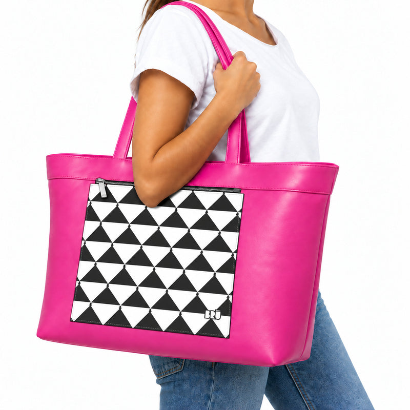 Borsa Biggy | Fuchsia – Apulia Edition Black – indossata