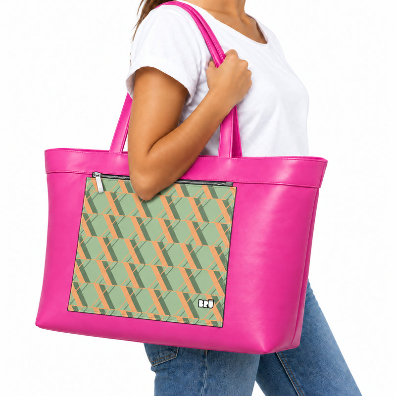 Borsa Biggy | Fuchsia – Rome Edition Green – indossata