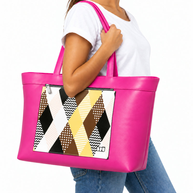 Borsa Biggy | Fuchsia – Venice Edition Brown – indossata