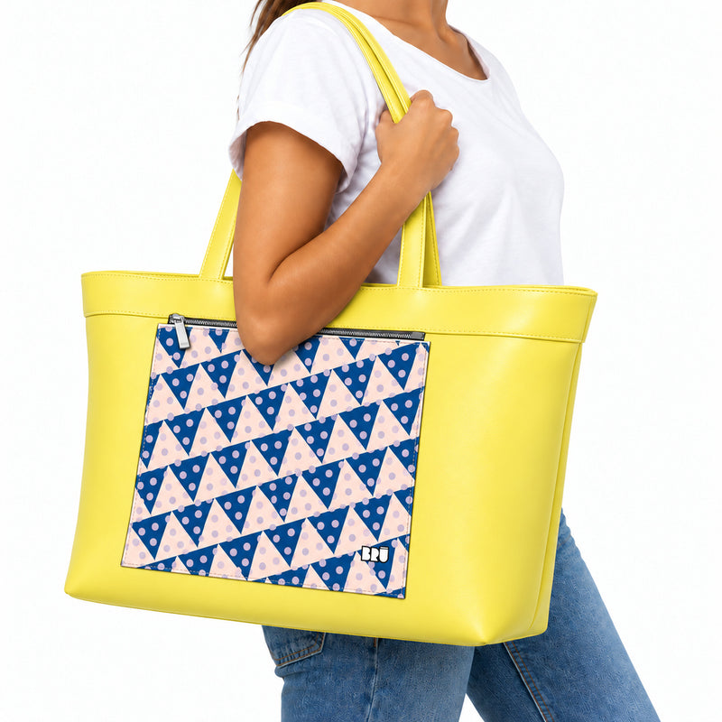 Borsa Biggy | Yellow – Naples Edition Pink – indossata