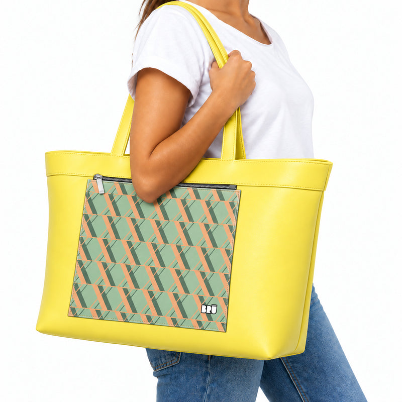 Borsa Biggy | Yellow – Rome Edition Green – indossata
