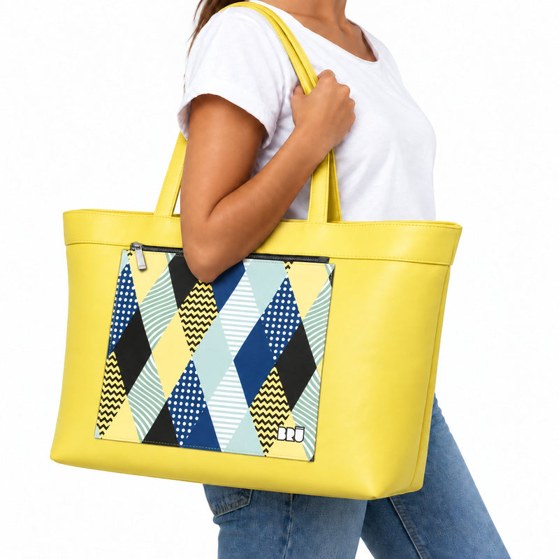 Borsa Biggy | Yellow – Venice Edition Blue – indossata