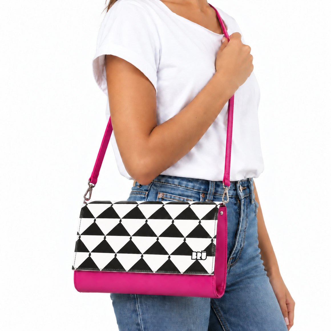 Borsa Muà | Fuchsia – Apulia Edition Black – indossata
