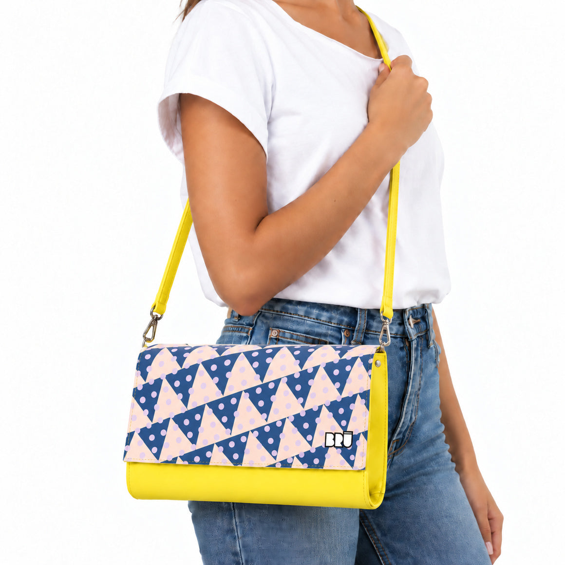 Borsa Muà | Yellow – Naples Edition Pink – indossata