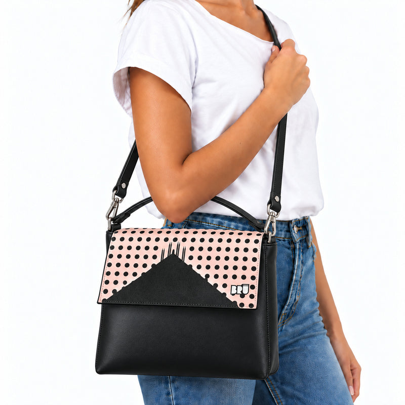 Borsa Zazzy | Black – Milan Edition Pink – indossata