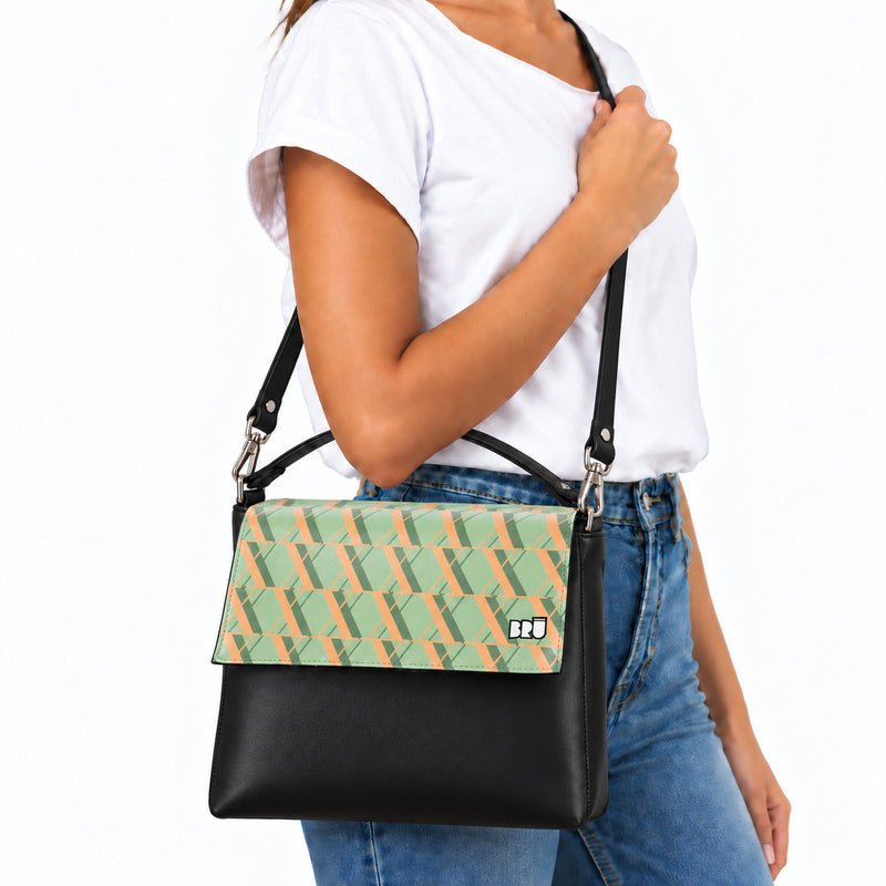 Borsa Zazzy | Black – Rome Edition Green – indossata