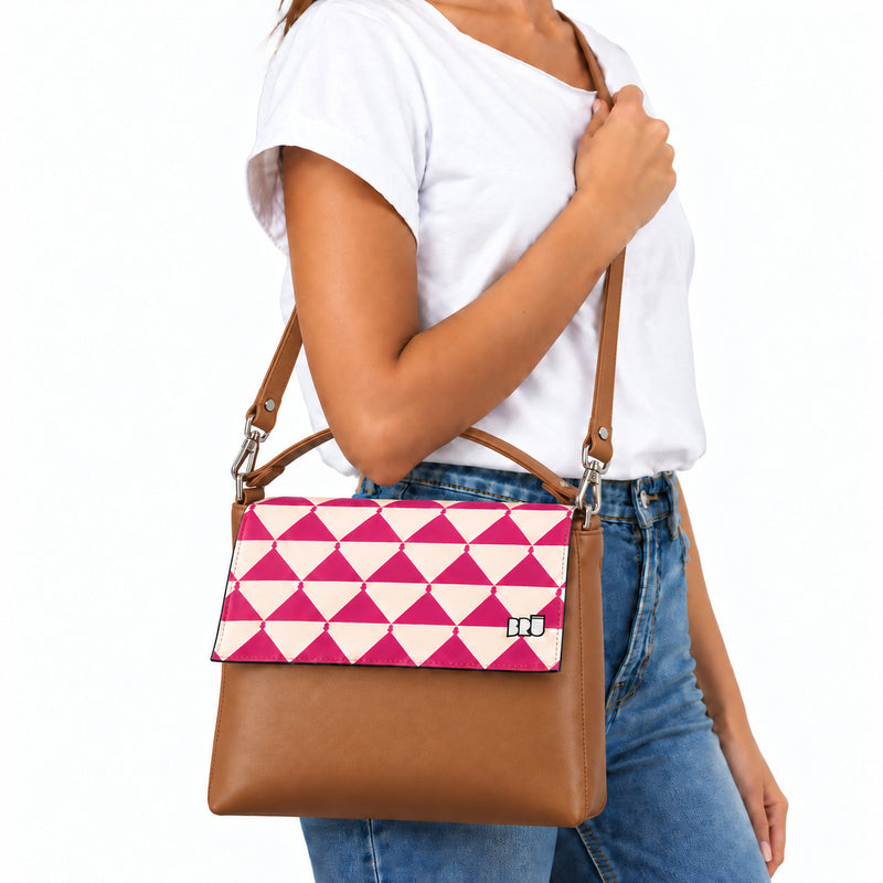 Borsa Zazzy | Brown – Apulia Edition Fuchsia – indossata