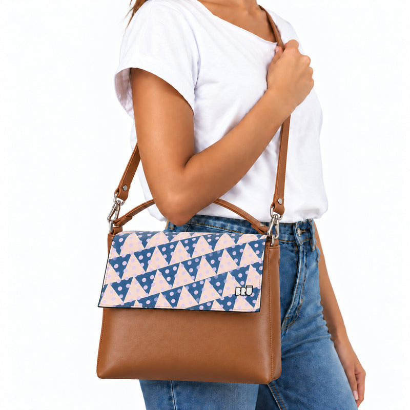 Borsa Zazzy | Brown – Naples Edition Pink – indossata
