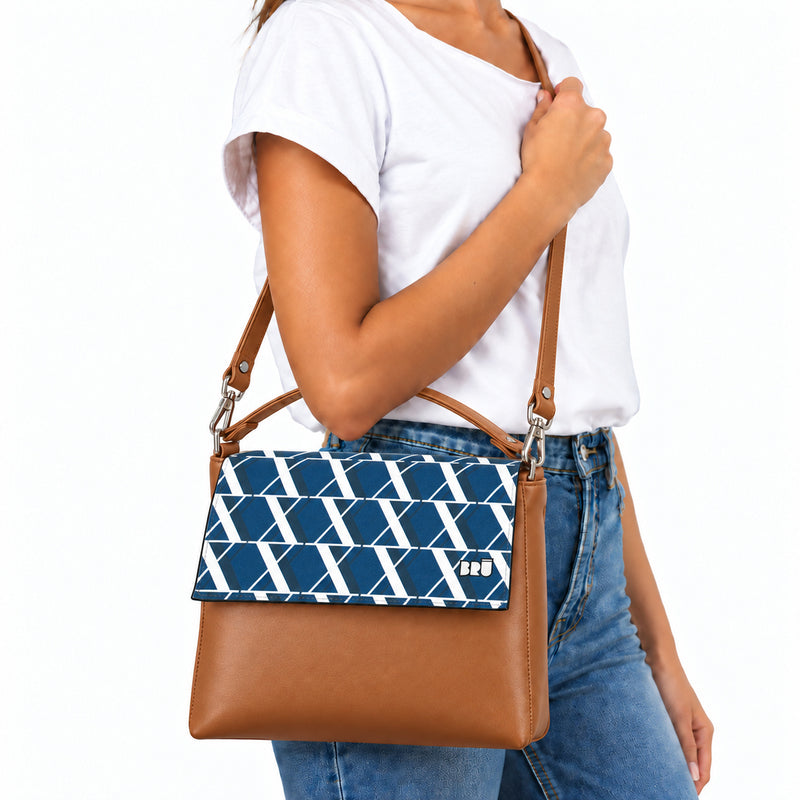 Borsa Zazzy | Brown – Rome Edition Blue – indossata