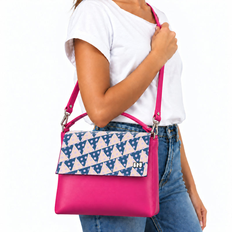 Borsa Zazzy | Fuchsia – Naples Edition Pink – indossata