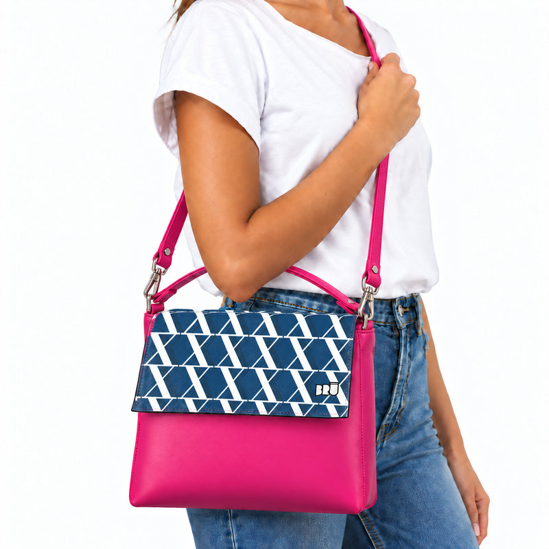 Borsa Zazzy | Fuchsia – Rome Edition Blue – indossata