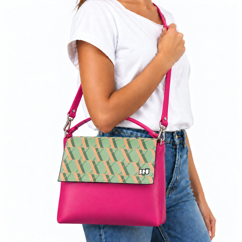 Borsa Zazzy | Fuchsia – Rome Edition Green – indossata