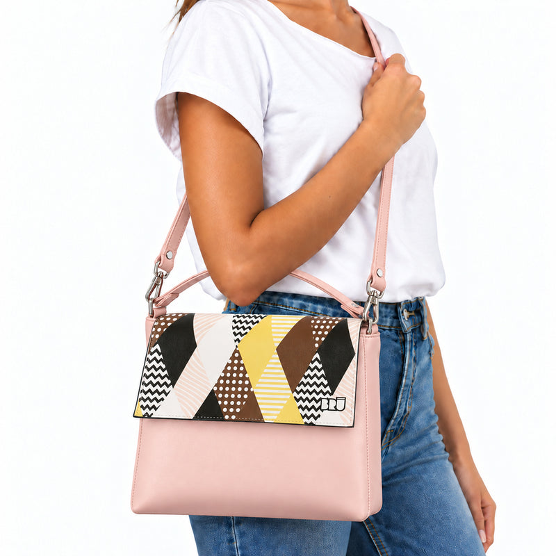 Borsa Zazzy | Pink – Venice Edition Brown – indossata
