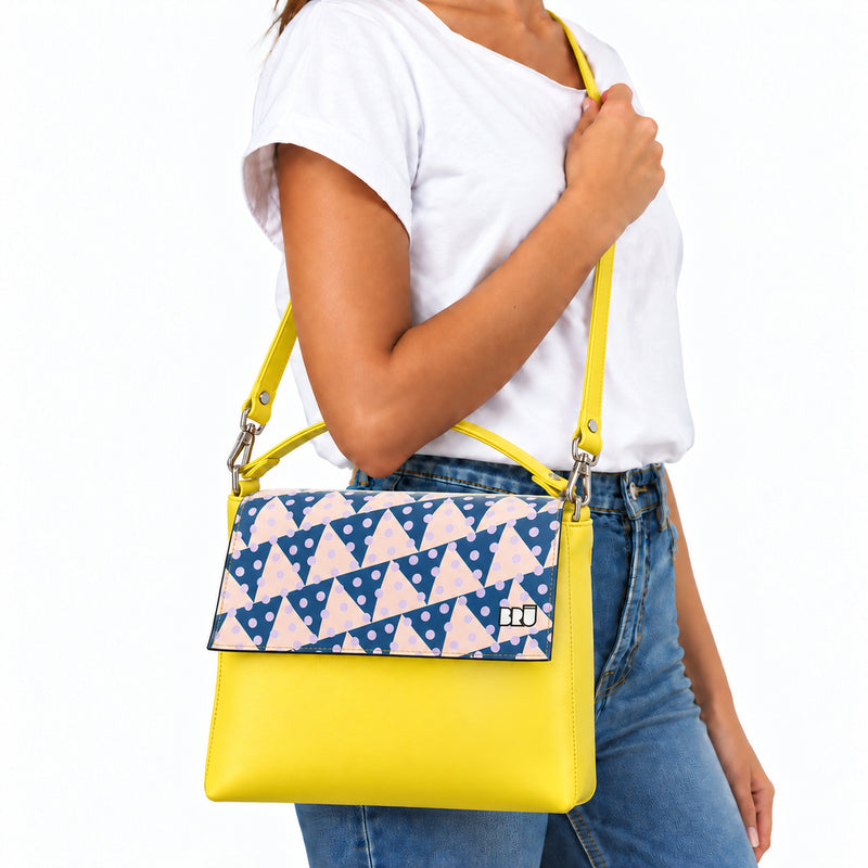 Borsa Zazzy | Yellow – Naples Edition Pink – indossata