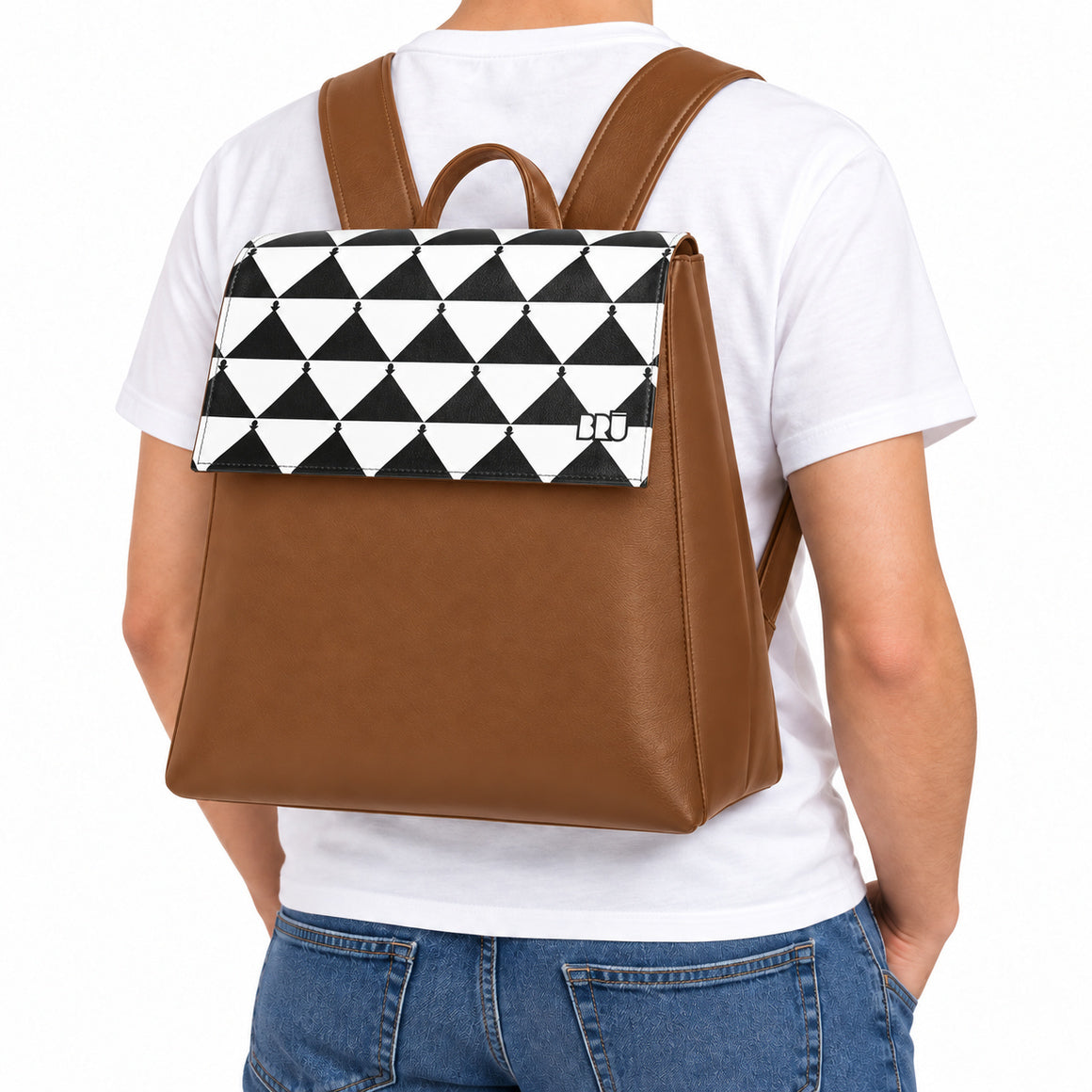 Zaino Mimì | Brown – Apulia Edition Black – indossata